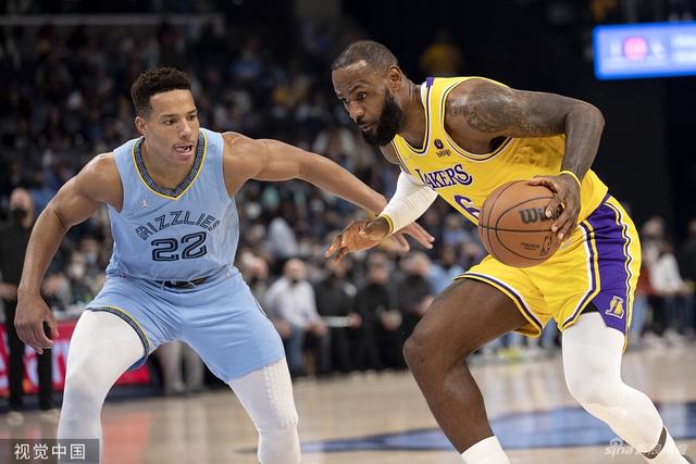 文班25+9马刺大胜爵士 布克40分太阳逆转快船