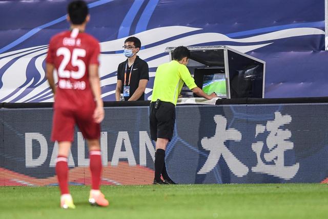 杨瀚森25+10青岛胜江苏 新疆力克广厦取11连胜