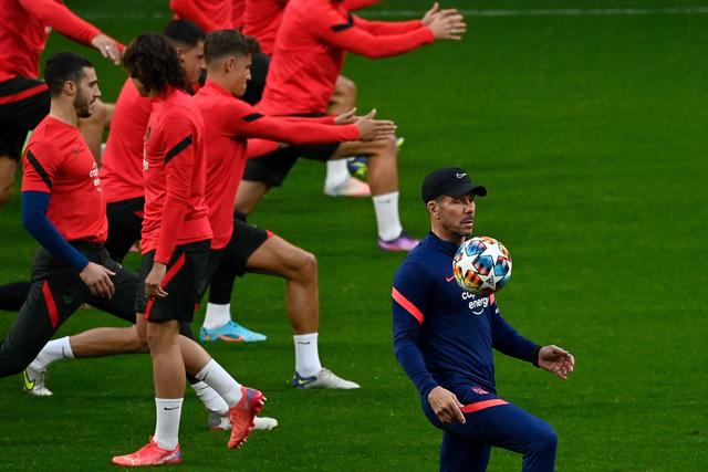 羽毛球亚锦赛：石宇奇男单登顶 国羽两冠两亚收官